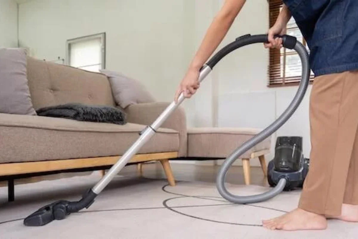 Xanım təmizlik işçisi mağazadan 20 milyonluq qızıl oğurladı