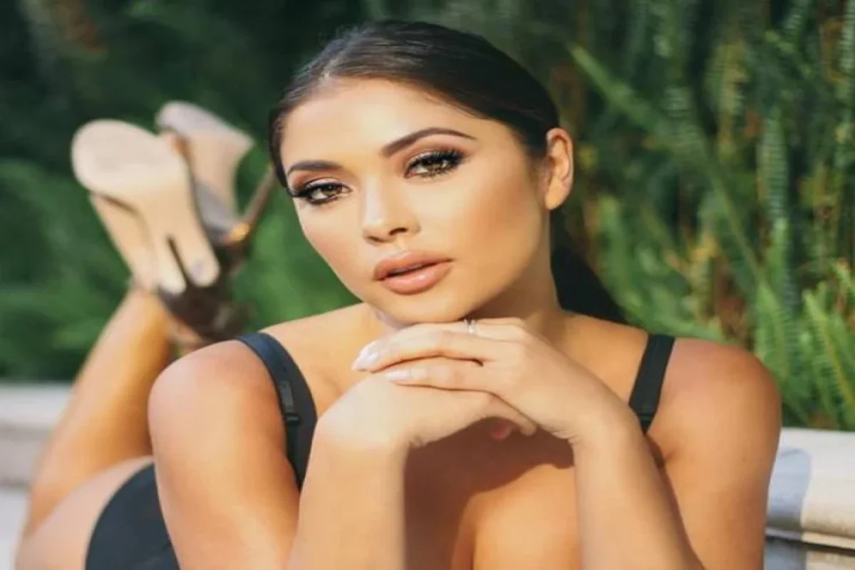 Məşhur UFC rinq modelindən dekolteli - FOTO