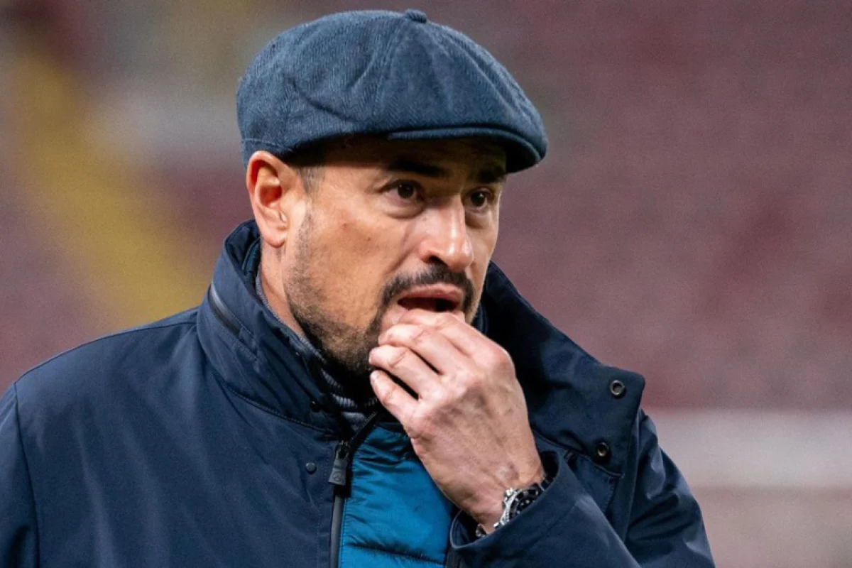 İtaliyada baş məşqçi futbolçuya hücum çəkib