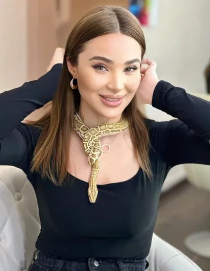 "Özünü önəmli bir şey zənn etmə..." - Ülviyyə