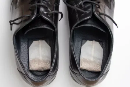 Bu insanlar niyə ayaqqabılarının içərisinə çay paketi qoyur?