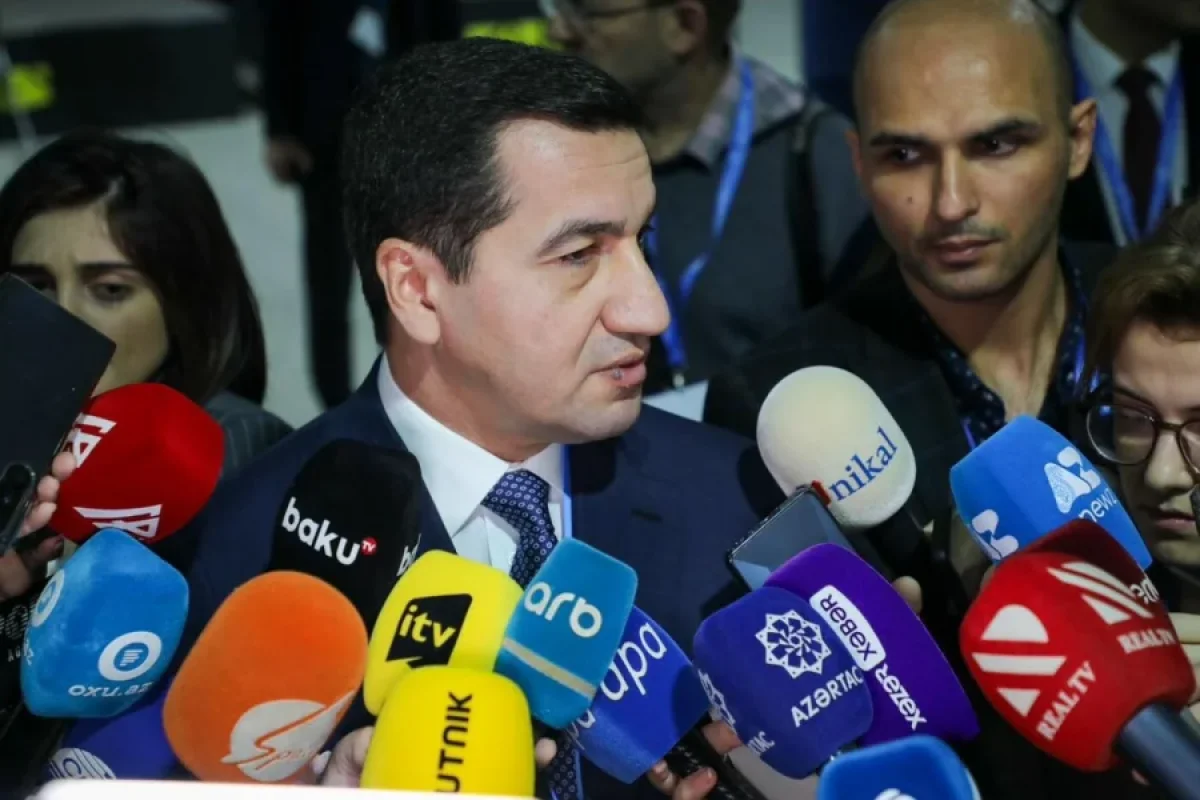 Hikmət Hacıyev Azadlıq radiosunun əməkdaşını - BELƏ SUSDURDU - VİDEO