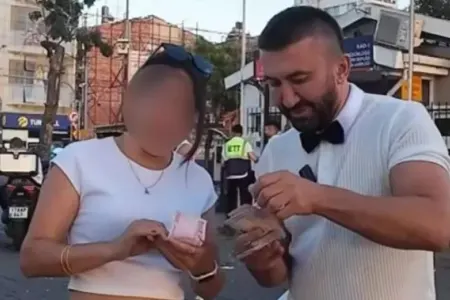 Küçədə pul paylayan şəxs saxlanıldı