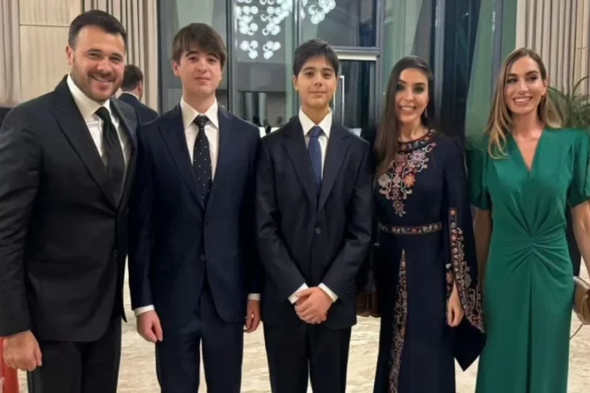 Leyla Əliyeva əkizləri və Eminlə fotosunu paylaşdı