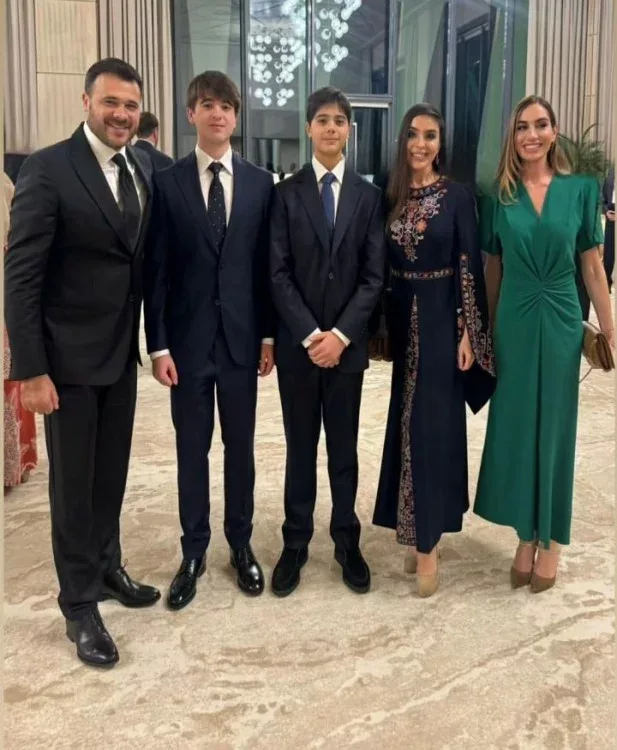 Leyla Əliyeva əkizləri və Eminlə fotosunu paylaşdı