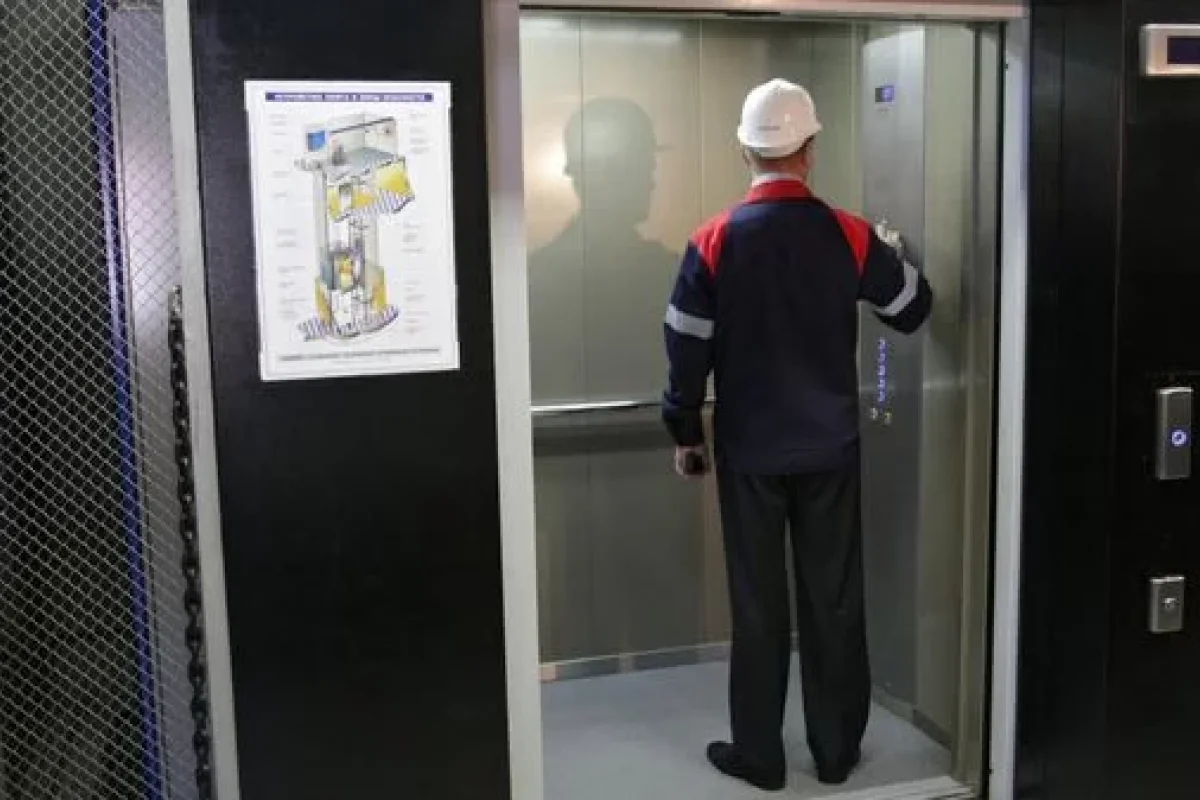 Lift təmir edən usta faciəvi şəkildə öldü