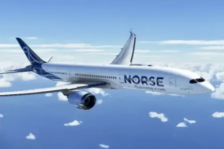Norveç təyyarəsi Bakıya təcili eniş etdi