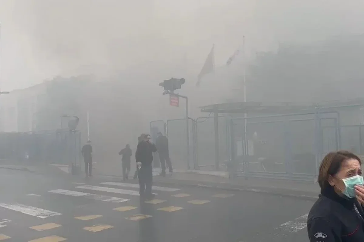 İstanbulda fabrik yanğını: - İşçilər təxliyə EDİLDİ...