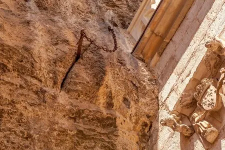 3000 il yaşı olan məzardan görün nə çıxdı