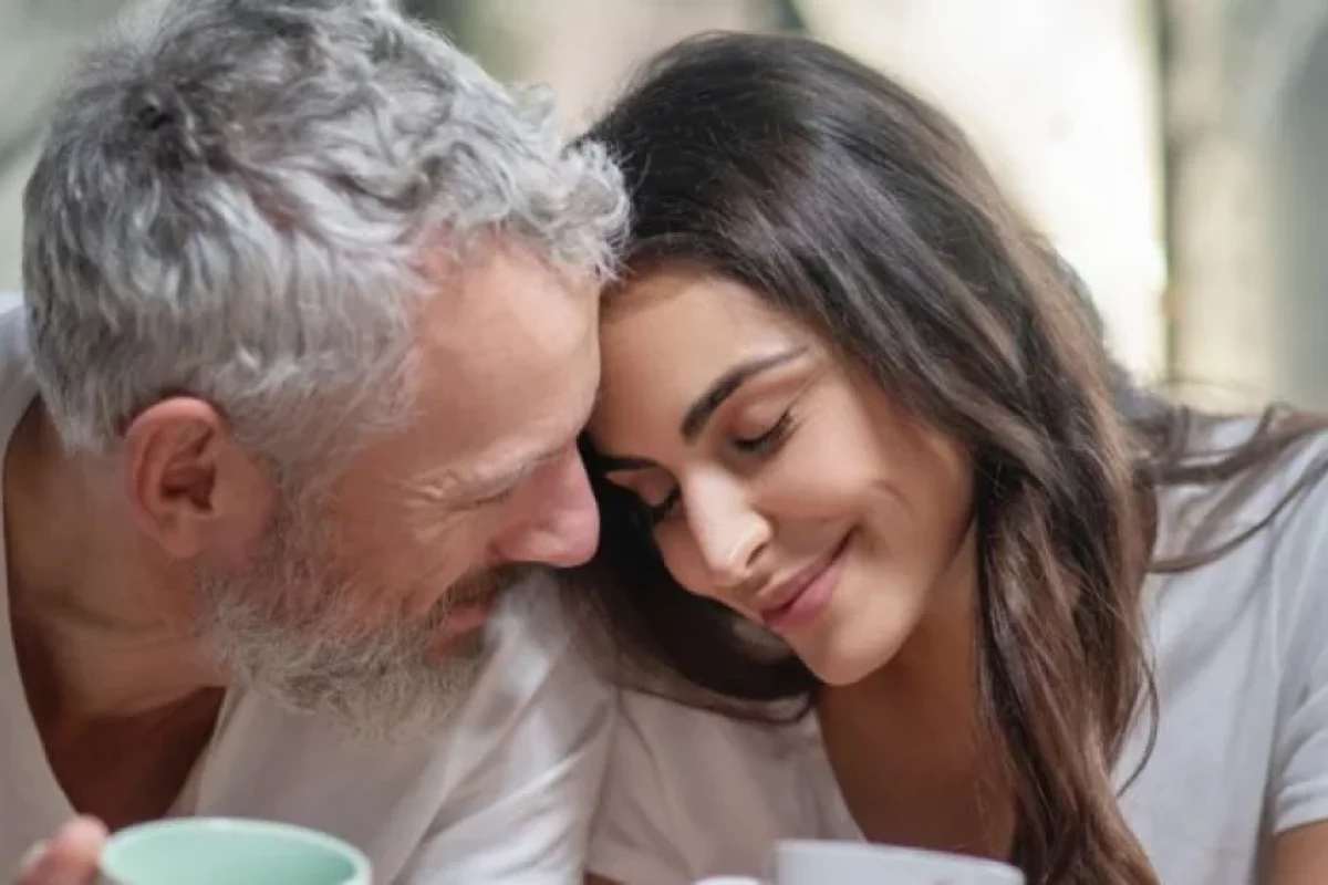 Tədqiqatçılar cütlüklər üçün ideal yaş fərqini açıqladı