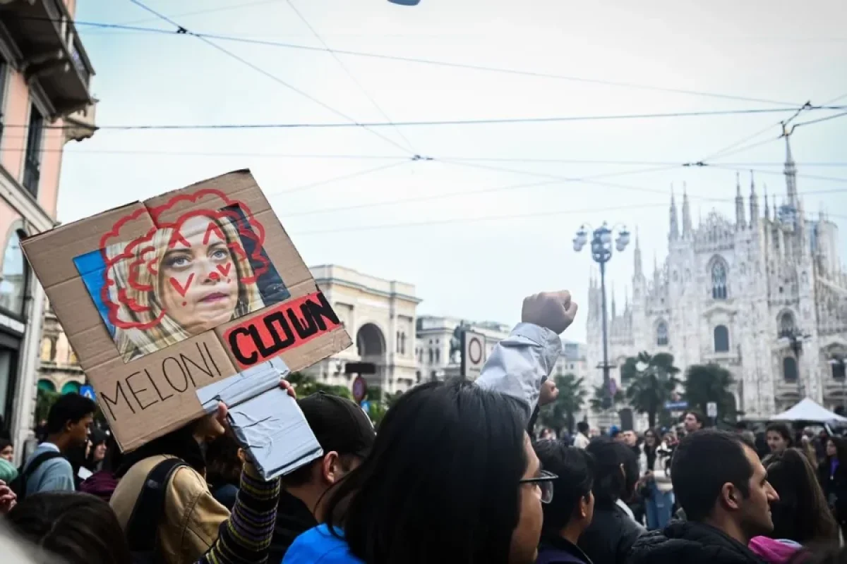 Tələbələrdən Meloniyə böyük - ETİRAZ - Yaralılar var