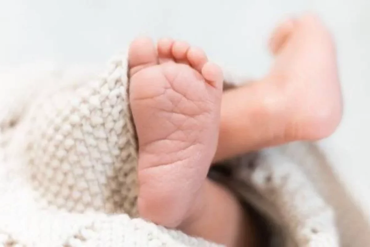 20 günlük körpə faciəvi şəkildə öldü