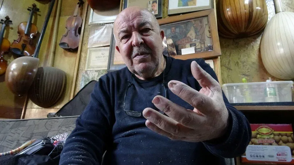 42 illik karyerasına dırnaqlarını qurban - VERDİ