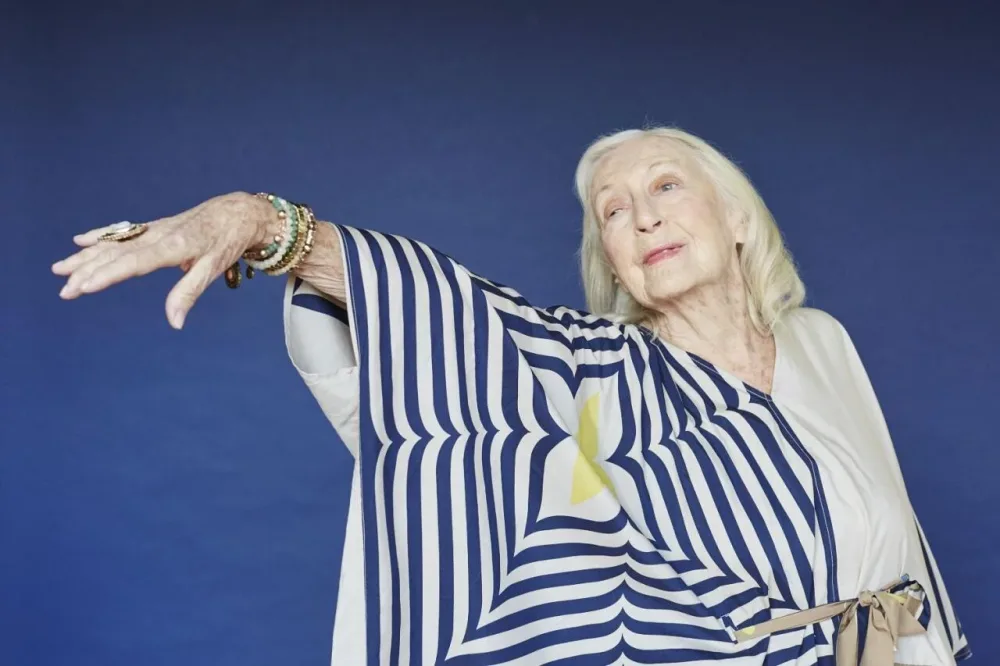 Məşhur rəqqasə vəfat etdi - FOTO