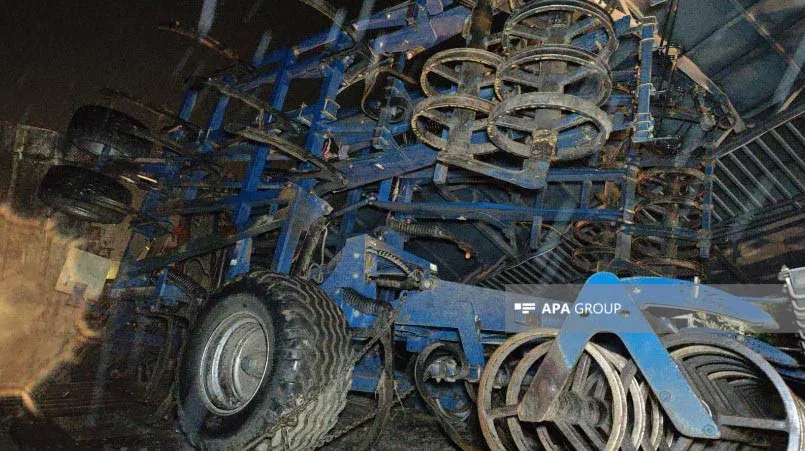 Azərbaycanda yeni inşa olunan piyada keçidi uçdu - FOTO