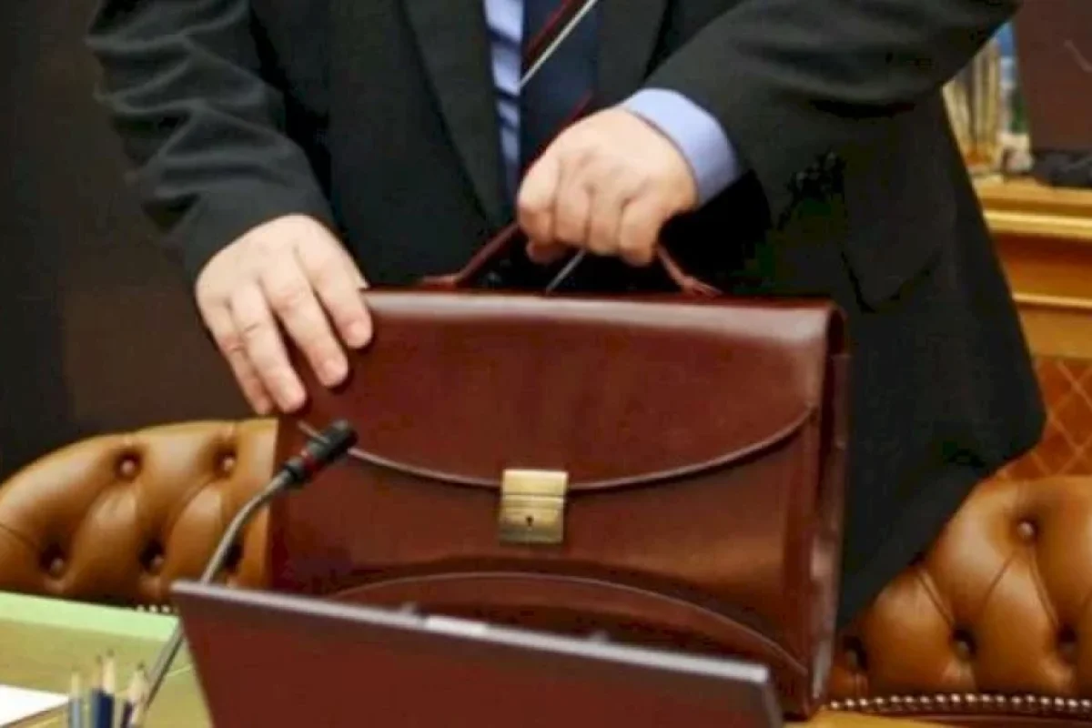 Azərbaycanda bu deputatlar nəqliyyatdan pulsuz istifadə edə BİLMƏYƏCƏKLƏR