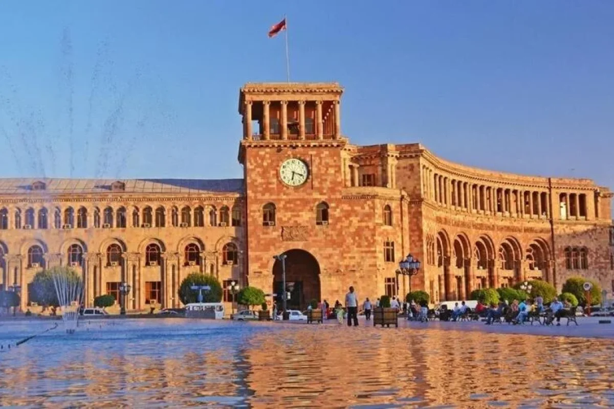 Ermənistanda yüksək vəzifəli məmurlar istefa verdi