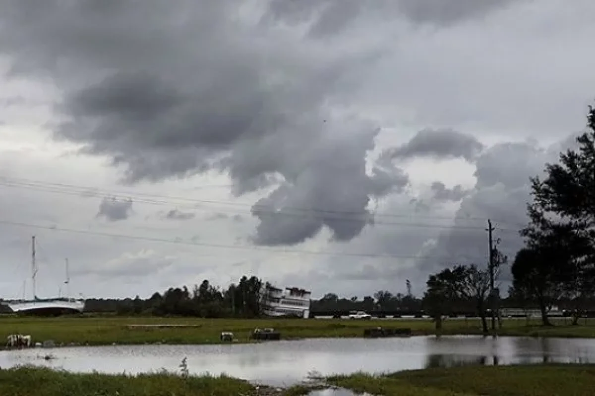Qasırğa fəlakəti: - 1,2 milyon insan təxliyə edildi