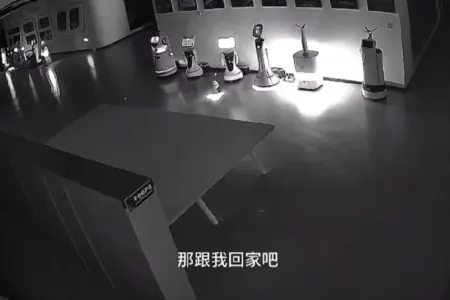 Kiçik bir robot 12 böyük robotu - belə QAÇIRDI - VİDEO