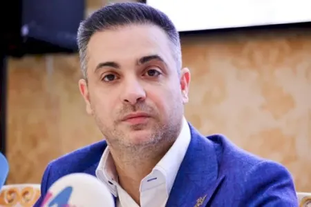 “Mənimlə oxusun deyə ona telefon aldım”