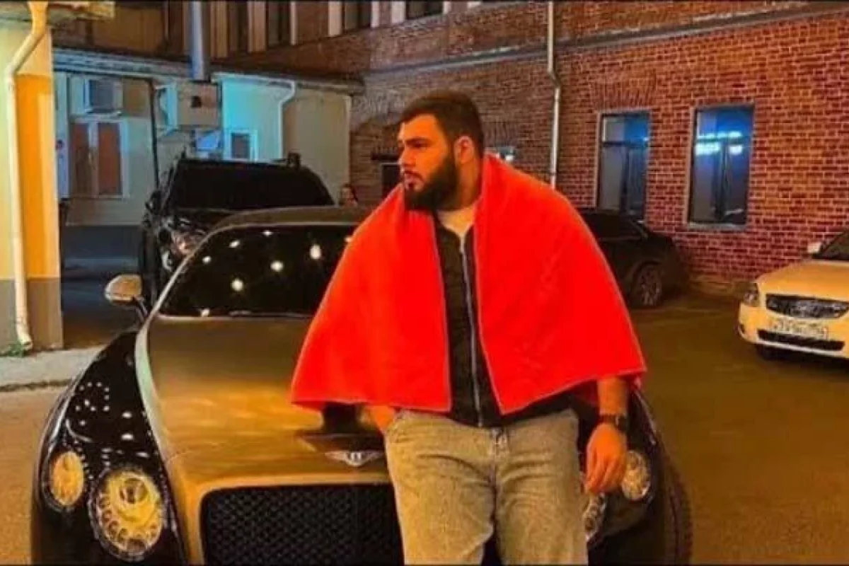 Azərbaycanlı milyonerin oğlu “Bentley” ilə ağır qəza törətdi - VİDEO