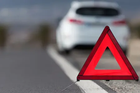 100 minlik "Porsche" dərəyə aşdı: - Maşın yararsız hala düşdü