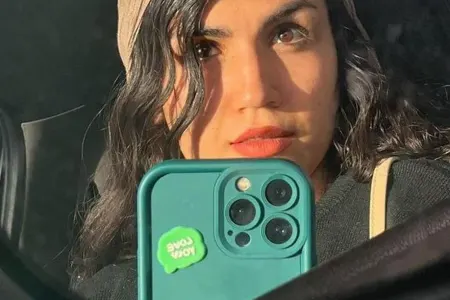 Soyunub etiraz edən tələbə qız azad edildi – - FOTO