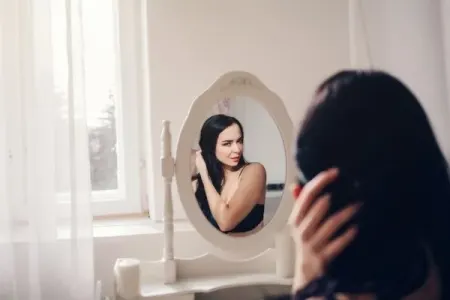 "Güzgüyə tez-tez baxmaq vərdiş halını ala bilər"