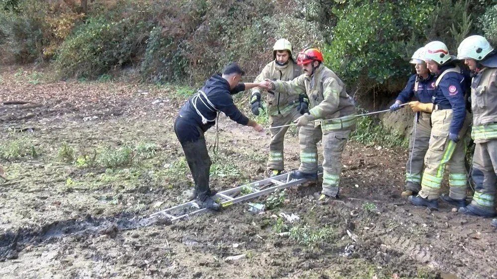 Balıq tutmaq istəyərkən bataqlığa düşdü