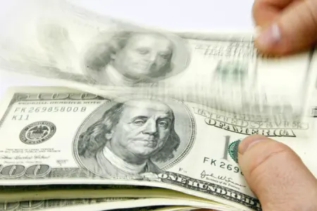 Dollar yeni möhkəmlənmə dövrünə qədəm qoyur