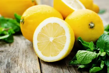 Həkim limonların keyfiyyəti ilə bağlı xəbərdarlıq etdi