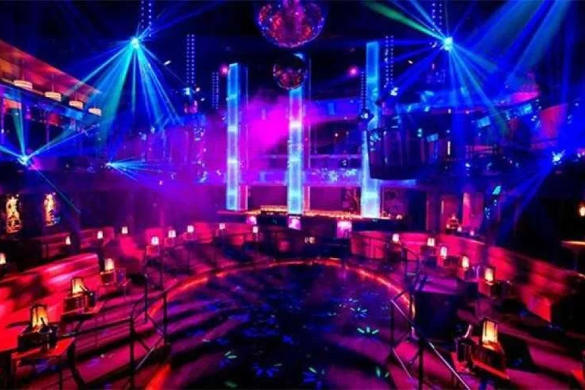 Molla gecə klubunda insanlara nəsihət verdi - VİDEO