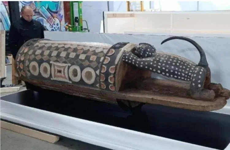 Fransa 100 il əvvəl oğurladığı tarixi nağaranı qaytarır - FOTO