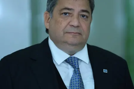 Məzunların işə qəbul üçün imtahan verməsi - DOĞRU DEYİL