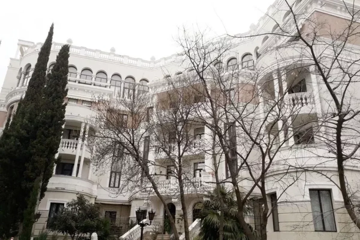 Xalq artistinin evini almaq üçün növbə yarandı