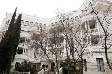 Xalq artistinin evini almaq üçün növbə yarandı