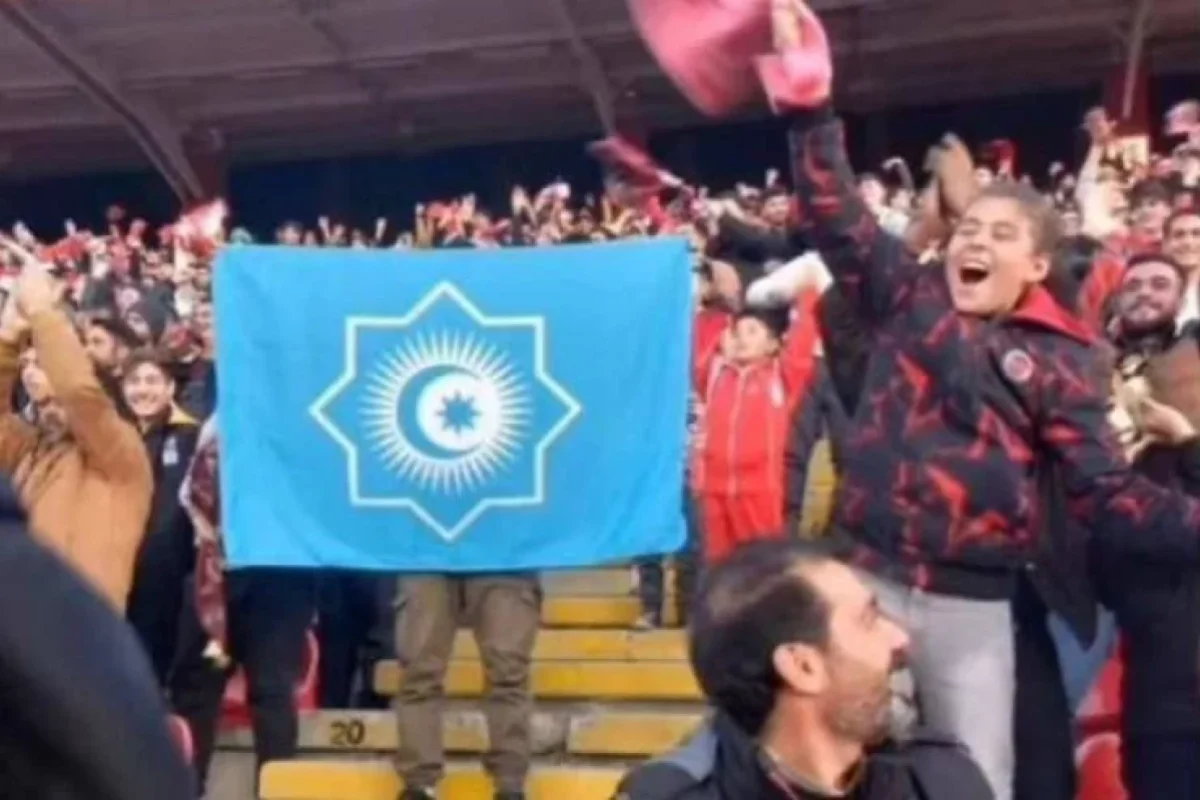 İranda Turan bayrağı qaldırıldı