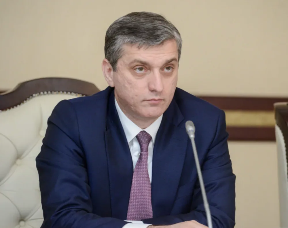 Yüksək vəzifə verilən Gülməmmədov onun qardaşı imiş - FOTO