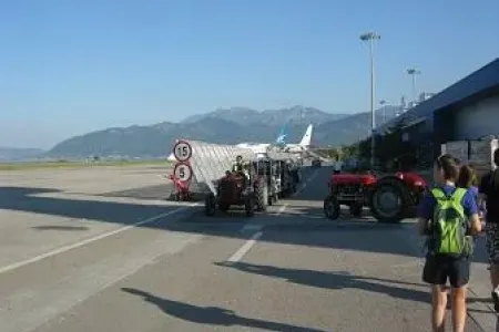 Ermənistan Qarakilsə aeroportunda hərbi baza tikdi - VİDEO