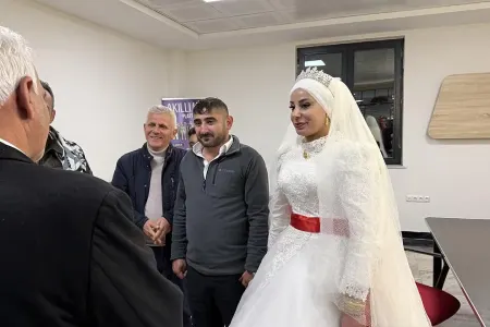 Bəylə gəlin yolda qaldılar, - 11 saat sonra...