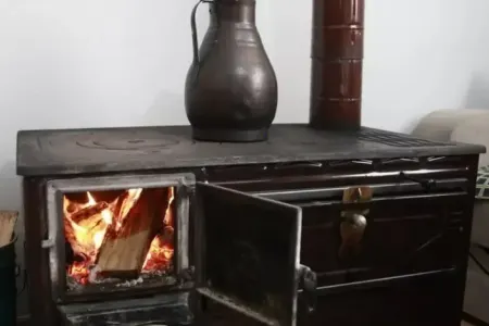 Odun sobasından qığılcım düşdü, 23 yaşlı qız yandı