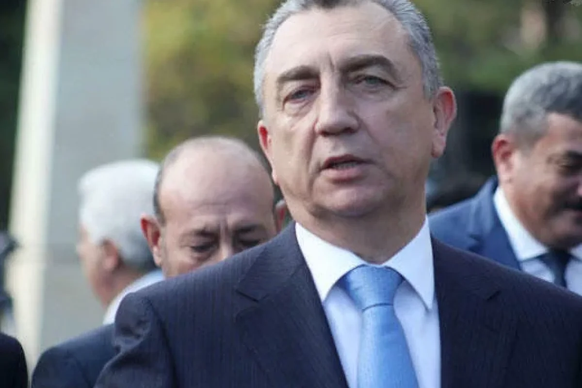 Eldar Əzizovun 4 müavini yoxdur