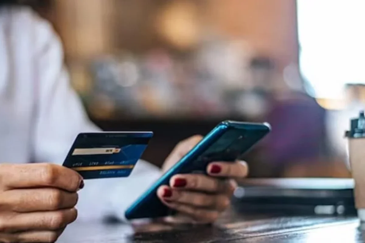 Səhvən başqasının kartına köçürülən pul geri - QAYTARILA BİLƏR?