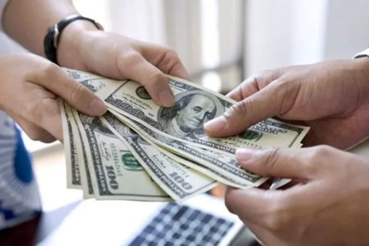 Bu şəxslər dollarla kredit götürə bilməyəcək - YENİ QƏRAR