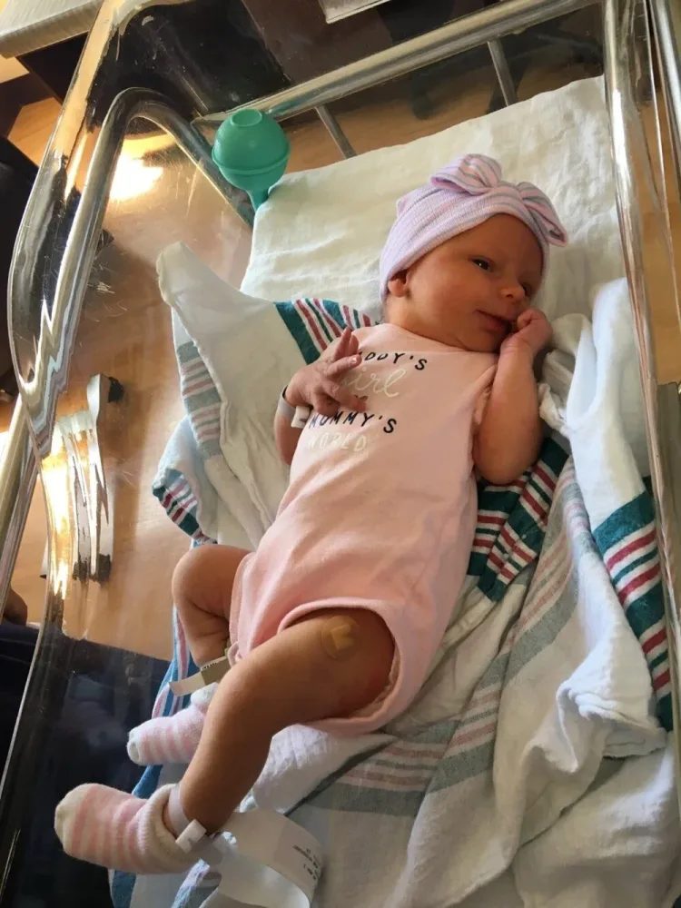 Süni mayalanma qalmaqalı: - Analar qarışdı, körpələr dəyişdirildi...