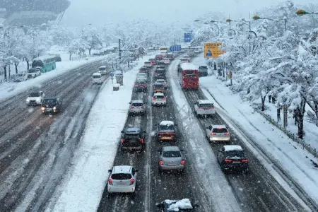 Qar fırtınası həyatı iflic etdi: - Ölənlər var