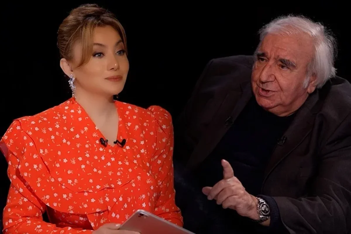 "Şairlər hər şeyi duyur, - ancaq hər şeyi görmürlər"