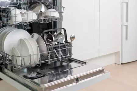 Qabyuyan maşın dayandı: - Qapını dərhal açmaq yoxsa bağlı saxlamaq lazımdır?