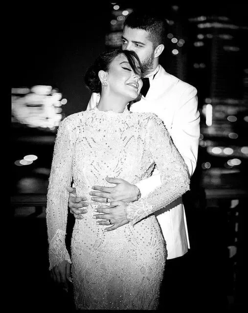 Məşhur müğənni 12 yaş kiçik ərindən boşanır - FOTO