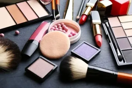 Brend adı altında satılan KOSMETİK vasitələr – Saxta məhsulları necə ayırd edək?